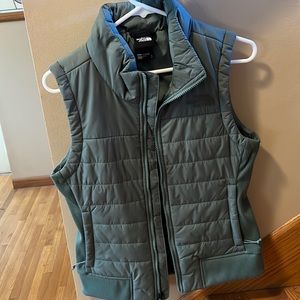 Never worn green northface vest